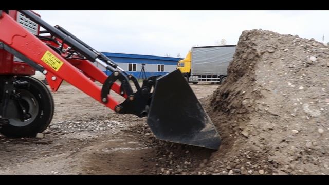 Погрузчик (КУН, ПКУ) Фаворит 500-Б (быстросъём) в работе  на тракторе Т25