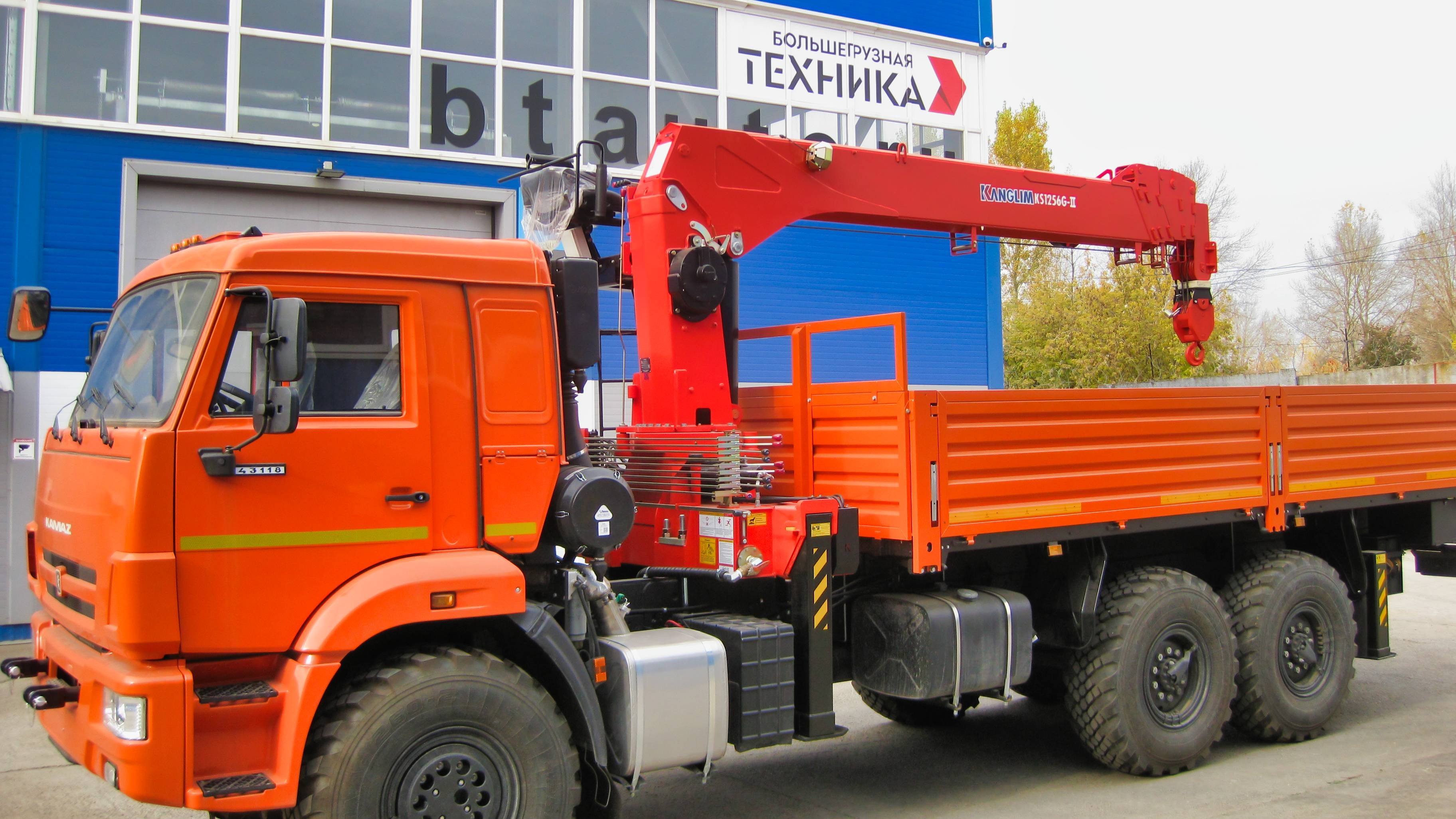 Бортовой автомобиль КАМАЗ 43118-50 с КМУ Kanglim 1256G-II