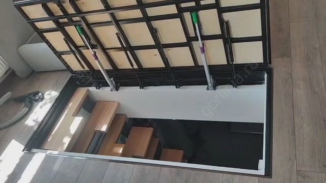 Люк с приводом в подвал под ламинат с защитным профилем и убранными в четверть актуаторами