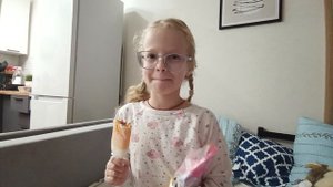 ем мороженое с шариками