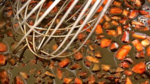 Салат на гриле с сыром и клубникой