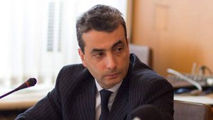 Суд вернул политика-иноагента Шлосберга под домашний арест