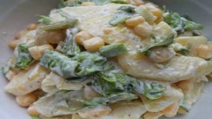 Салат с печенью трески и кукурузой