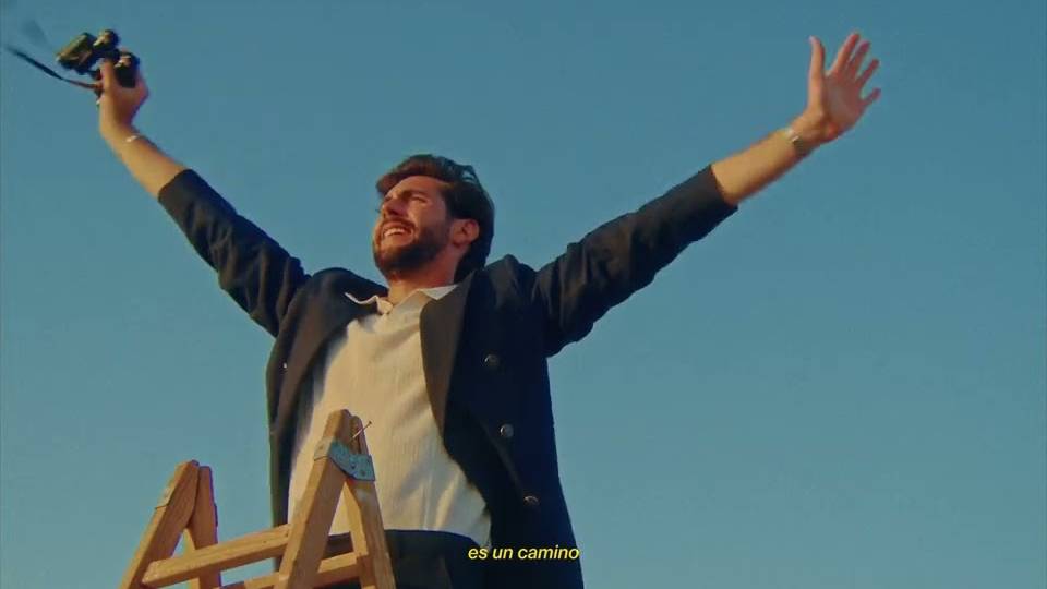 Alvaro Soler – Distancia (Official Visualizer, 2025)