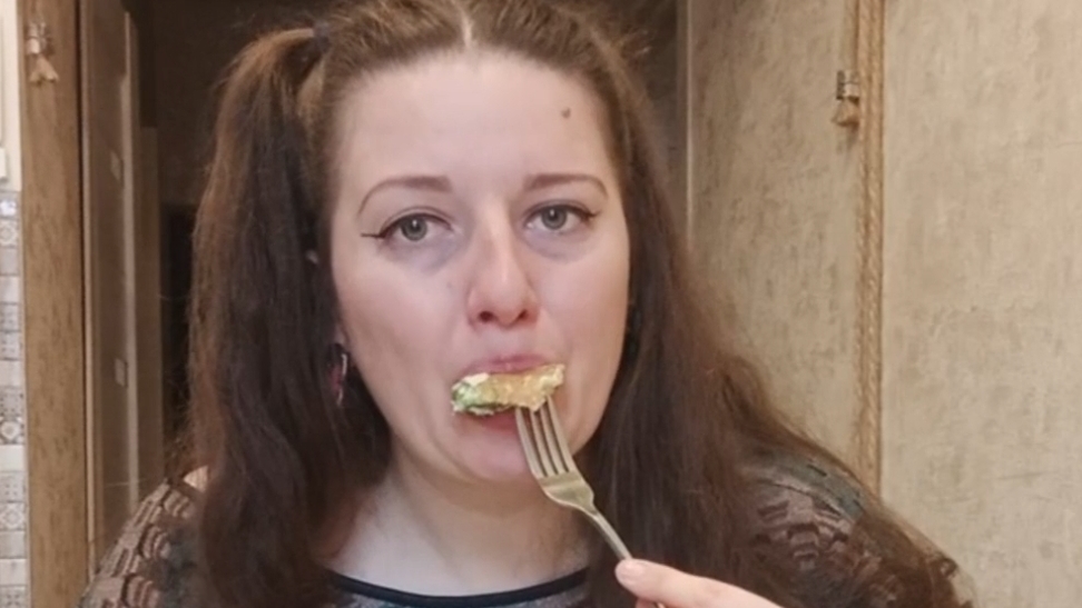 Про колледж/ Ем омлет с брокколи 😋#мукбангроссия#емнакамеру#итинг#