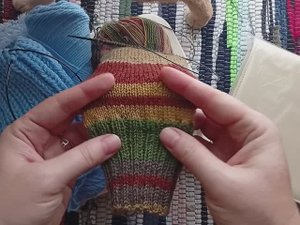 Две готовые работы, два начинания и две покупки-распаковки! Мой первый набор спиц! #вязовлог #обзор