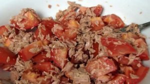 Новогодний салат с тунцом консервированным