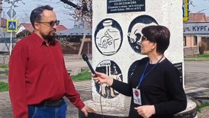Оксана Вандышева берёт интервью у Сергея Кувайцева о кургане Ошад