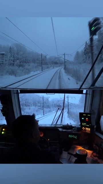 Доклады о состоянии локомотива перед конечной станцией 🤔 едем на ЭД9М смотреть онлайн