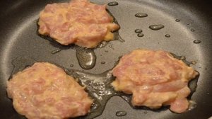 Рубленые куриные котлеты с сыром на сковороде