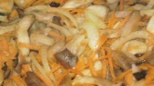 Курица, тушенная с грибами и овощами