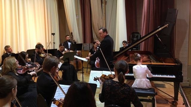 Mozart - Piano Concerto No.8 In C Major, K.246