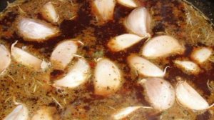 Курица, тушенная с чесноком