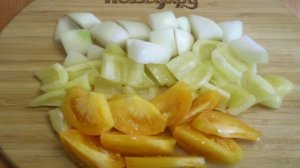 Курица, тушенная с овощами в духовке