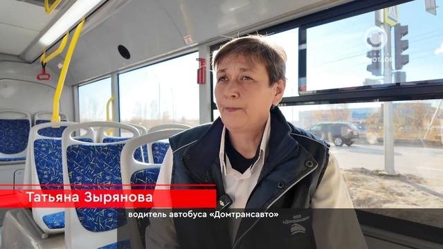 Женщина-водитель автобуса