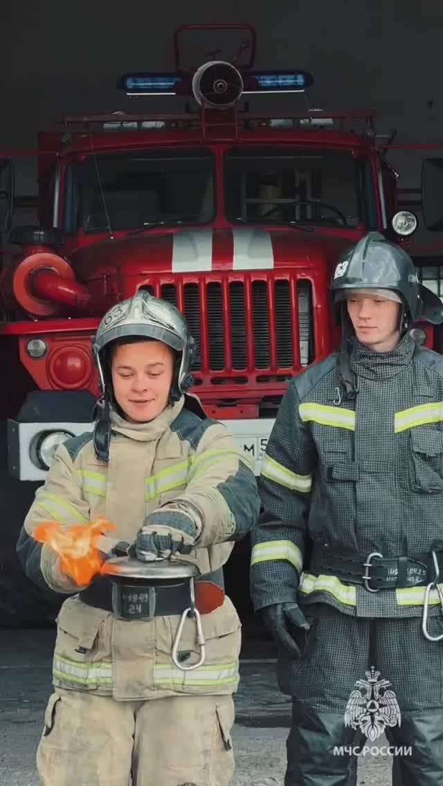 Запомни навсегда: масло водой тушить нельзя! смотреть онлайн