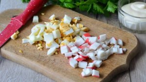 Салат с редиской и крабовыми палочками