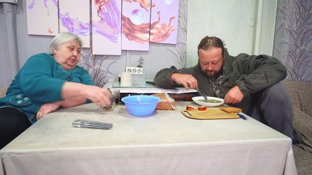 Я НИ СЯДУ ЗА СТОЛ ЕСТЬ ПОКА ПЕРВЫМИ НЕ НАКОРМЛЮ ДОМАШНИХ ЖИВОТНЫХ
