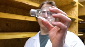 Что, если к электрошокеру подключить лампочку?