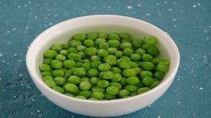 Салат с перцем и зеленым горошком