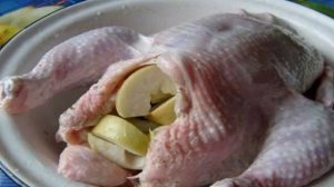 Курица с яблоками в духовке