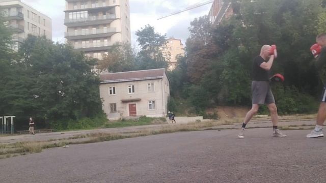 Робота з лапами: навчаємось бити боковий зі стрибка (26 серпня 2025 р.)