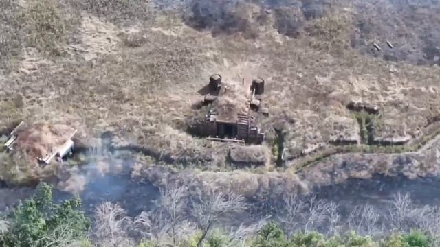 Наши операторы FPV вынудили противника выбежать из своей норы, а затем наши штурмовики расстреляли