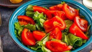 Салат с помидорами и сыром