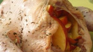 Курица с яблоками в мультиварке