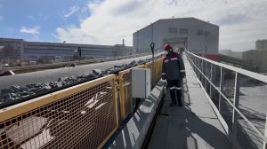 Машинист конвейера ФДРР Лебединского ГОКа Ольга Феклистова ежедневно выявляет дефекты ЦПТ