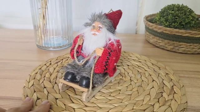 Елочная игрушка КАНИКУЛЫ САНТЫ - КАТАНИЕ НА САНКАХ, дерево, текстиль, 13 см, 943859-2