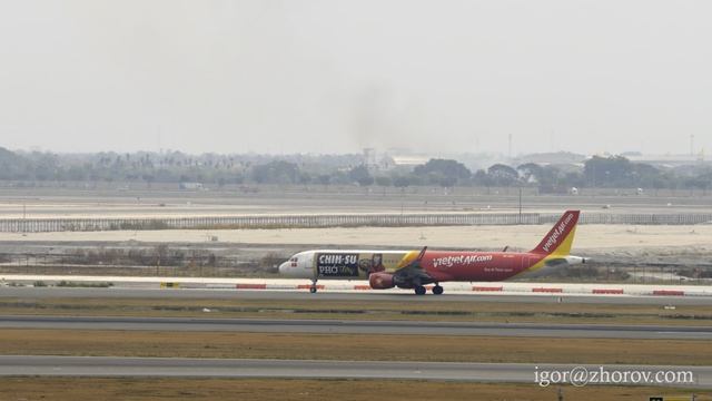 Эйрбас А321 авиакомпании VietJetAir на рулении после приземления в аэропорту Суварнабхуми.