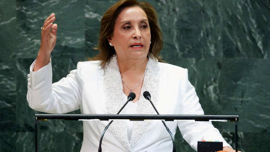 Парламентарии объявили импичмент президенту Перу