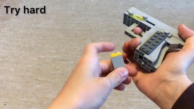 Как перезаряжают пистолет LEGO новички и профессионалы