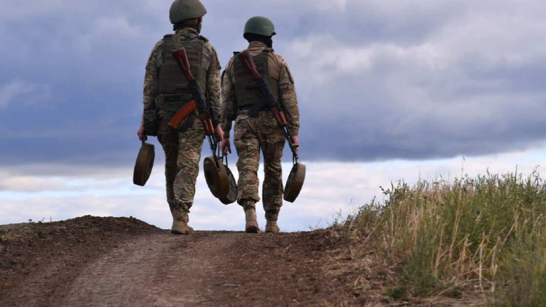 Российские военные применяют новый октокоптер, способный нести мину ТМ-62