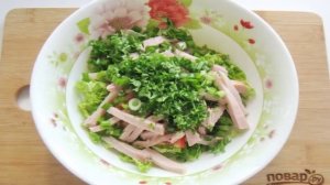 Салат с пекинской капустой и копченой курицей