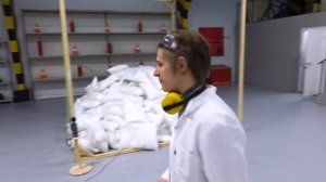 Заглушит ли 1000 подушек взрыв петард?