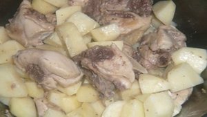 Курица, тушенная с овощами в мультиварке