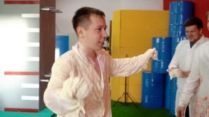 В КАКОЙ БАССЕЙН УПАСТЬ БОЛЬНЕЕ? - ЖЕЛЕ, БУМАГА, ШАРИКИ С ВОДОЙ, ТЕСТО