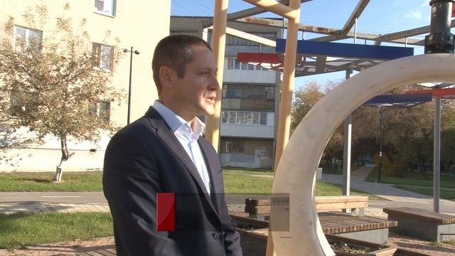 На аллее по ул. Тевосяна починили сломанные качели. Панорама 10.10.25