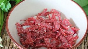 Салат с редиской и колбасой