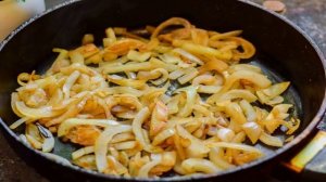 Курица тушеная в луке