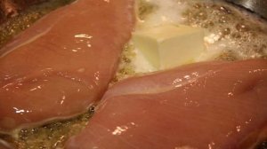 Курица, тушеная в соусе