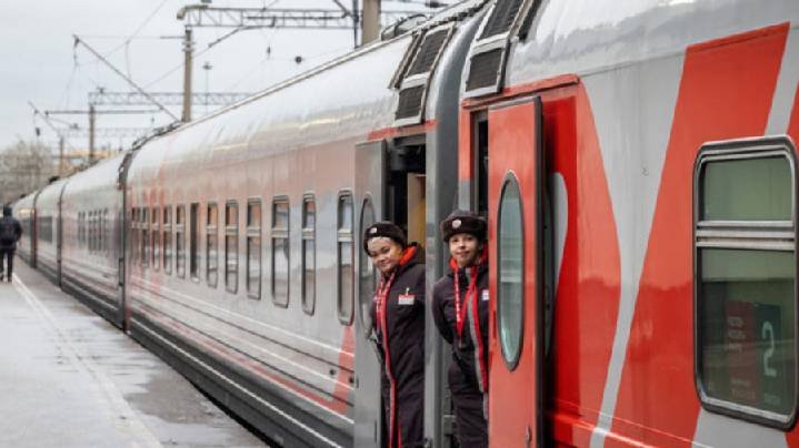 В ОП предложили запретить потребление алкоголя в поездах дальнего следования