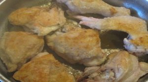 Курица, тушенная с луком