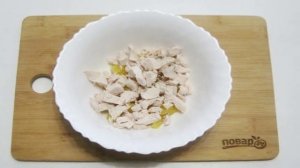 Салат с пекинской капустой, курицей и ананасом