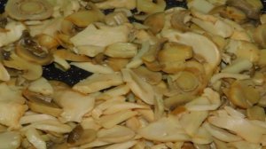 Салат с пекинской капустой и грибами