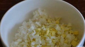 Салат с рыбными консервами и рисом