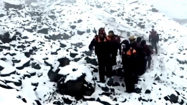 На Камчатке сотрудники МЧС спасли единственную выжевшую женщину при восхожнении на гору