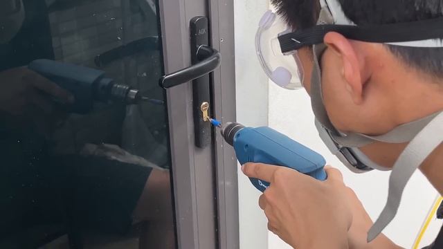 Emergency Opening Of Doors Without A Key! Every House Needs This And No One Does It.